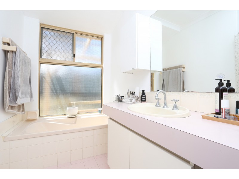 7 Redwood Court, Alexander Heights WA 6064