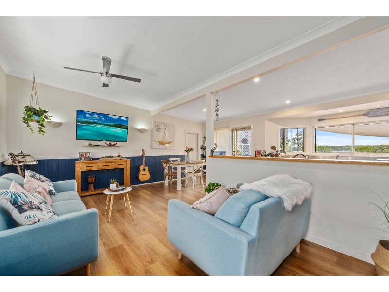 102 Bayview Road, Tea Gardens NSW 2324