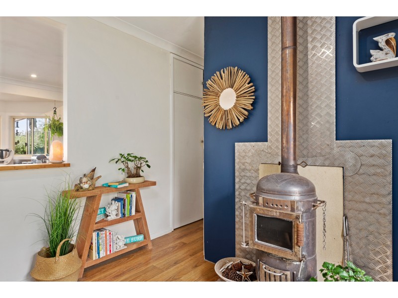 102 Bayview Road, Tea Gardens NSW 2324