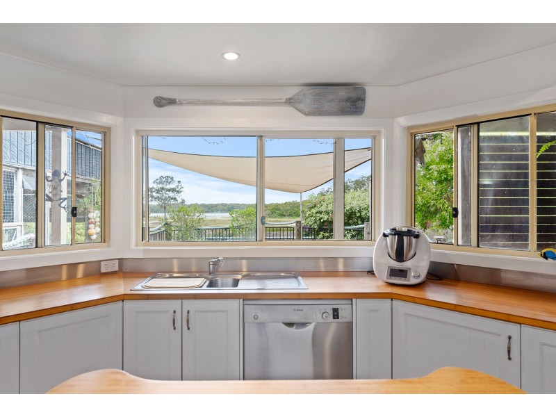 102 Bayview Road, Tea Gardens NSW 2324