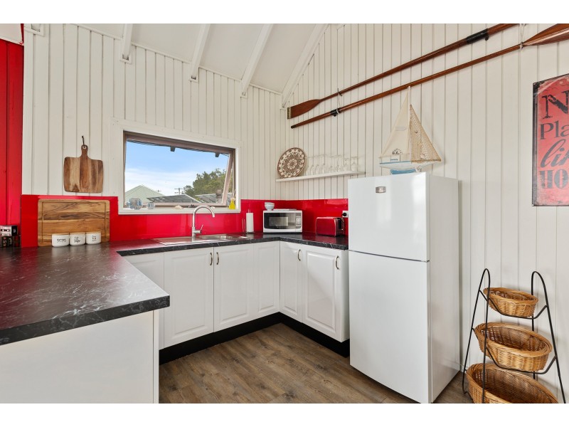 102 Bayview Road, Tea Gardens NSW 2324