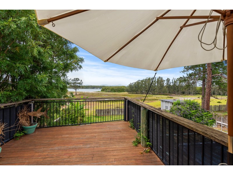 102 Bayview Road, Tea Gardens NSW 2324