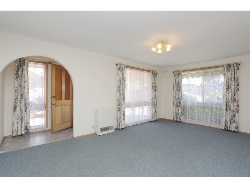 2/106 Cuthberts Road, Alfredton VIC 3350