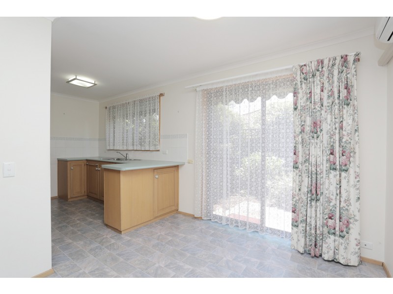 2/106 Cuthberts Road, Alfredton VIC 3350