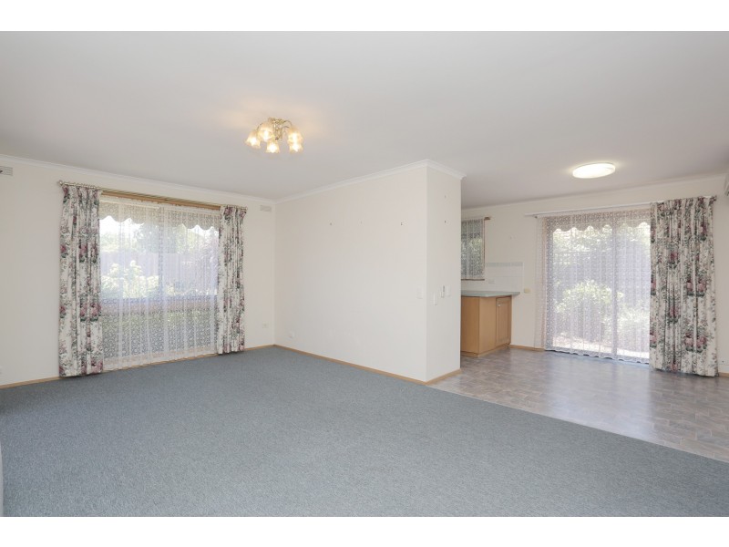 2/106 Cuthberts Road, Alfredton VIC 3350