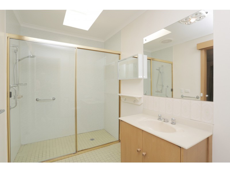 2/106 Cuthberts Road, Alfredton VIC 3350