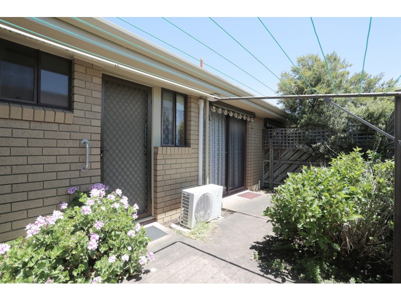 2/106 Cuthberts Road, Alfredton VIC 3350