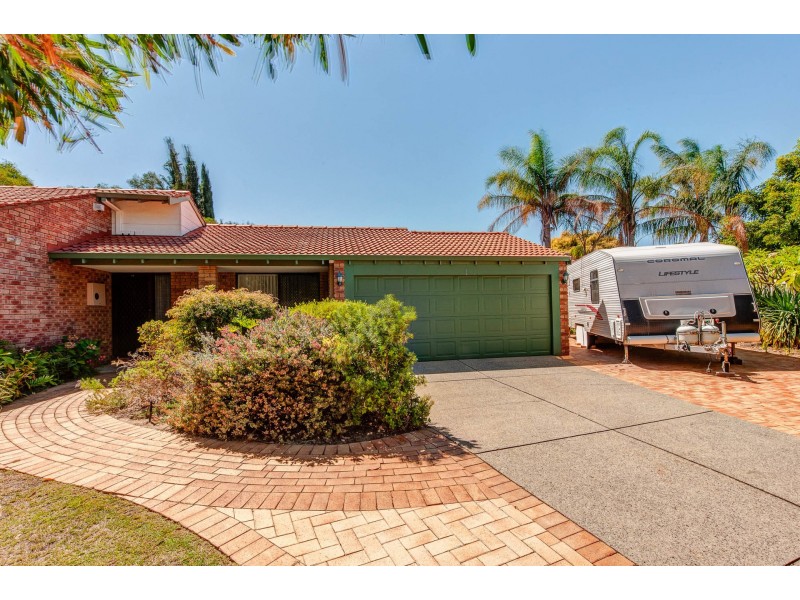 2 Dean Close, Halls Head WA 6210