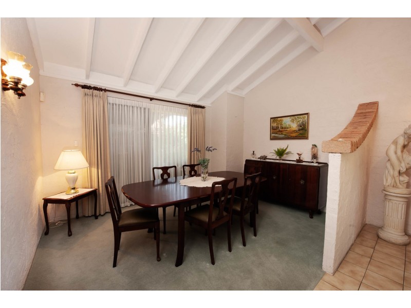 2 Dean Close, Halls Head WA 6210