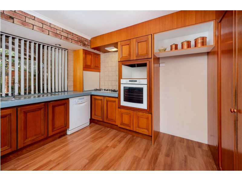 2 Dean Close, Halls Head WA 6210