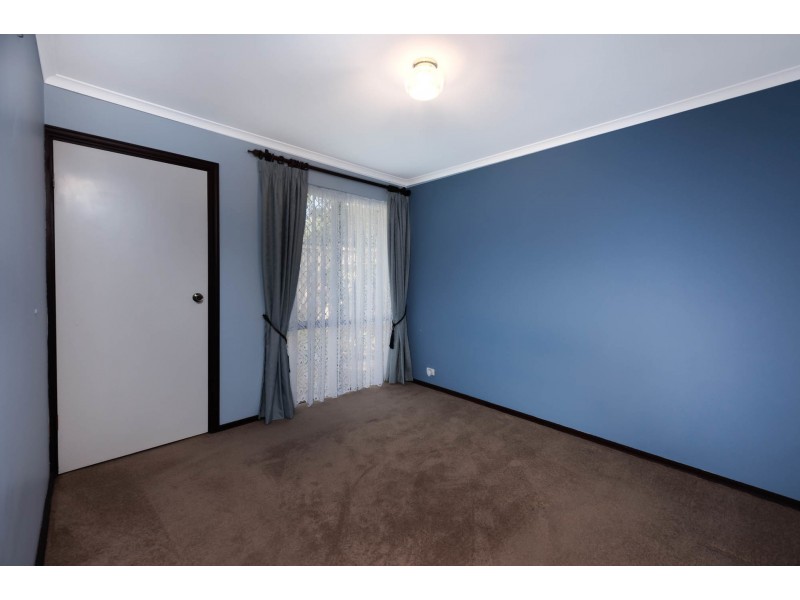 2 Dean Close, Halls Head WA 6210