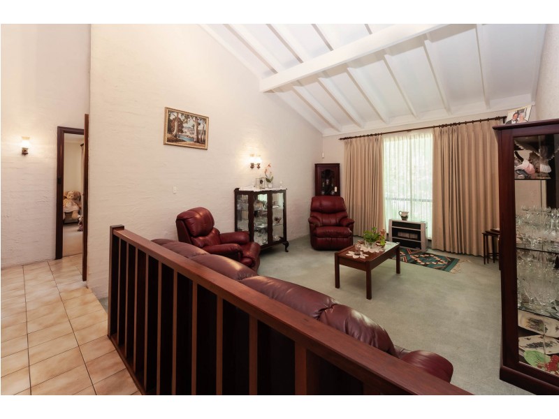 2 Dean Close, Halls Head WA 6210