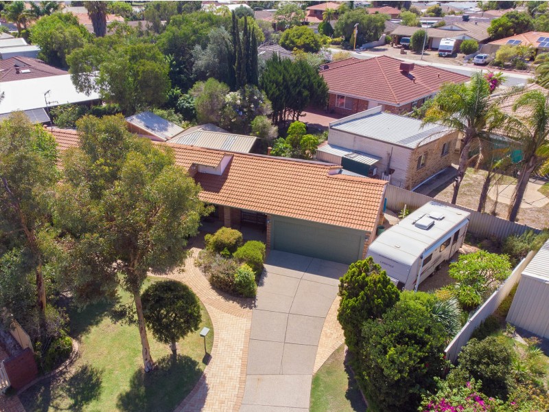 2 Dean Close, Halls Head WA 6210