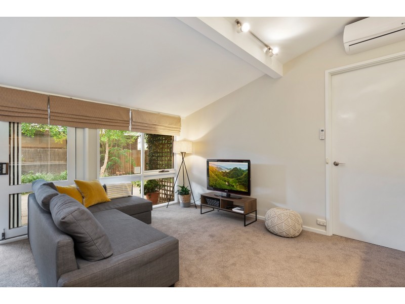 5 Marlee Place, Narrabundah ACT 2604