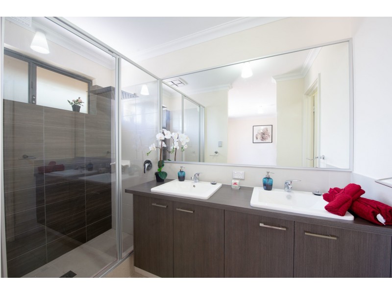 35 Aquinnah Way, Wellard WA 6170