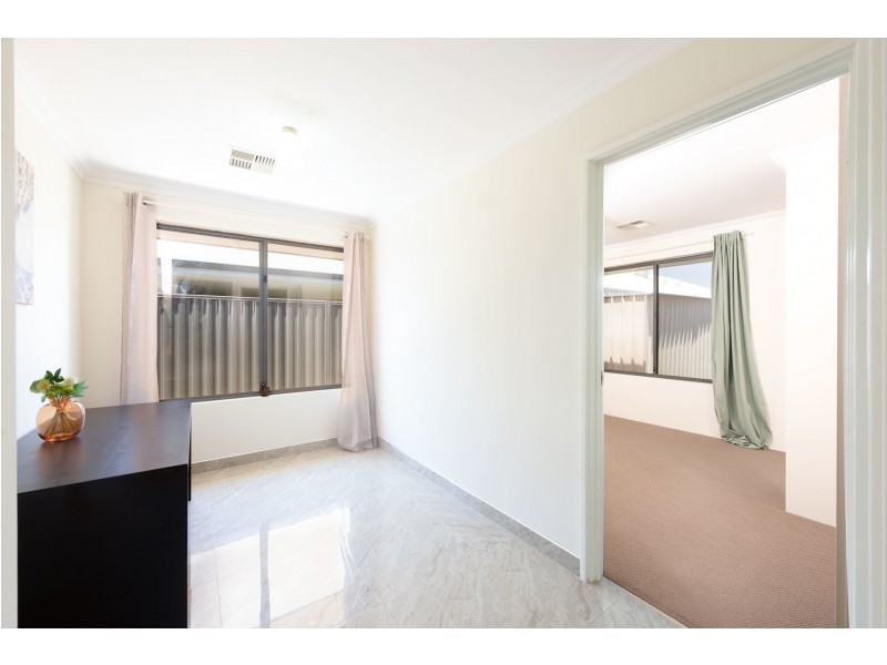 35 Aquinnah Way, Wellard WA 6170