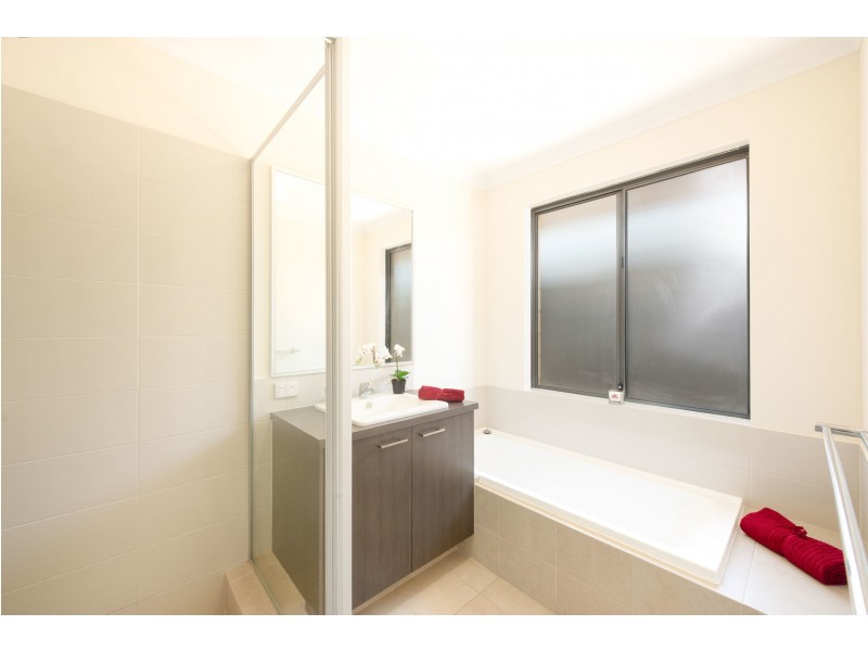 35 Aquinnah Way, Wellard WA 6170