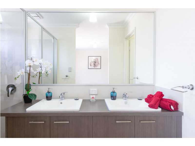 35 Aquinnah Way, Wellard WA 6170