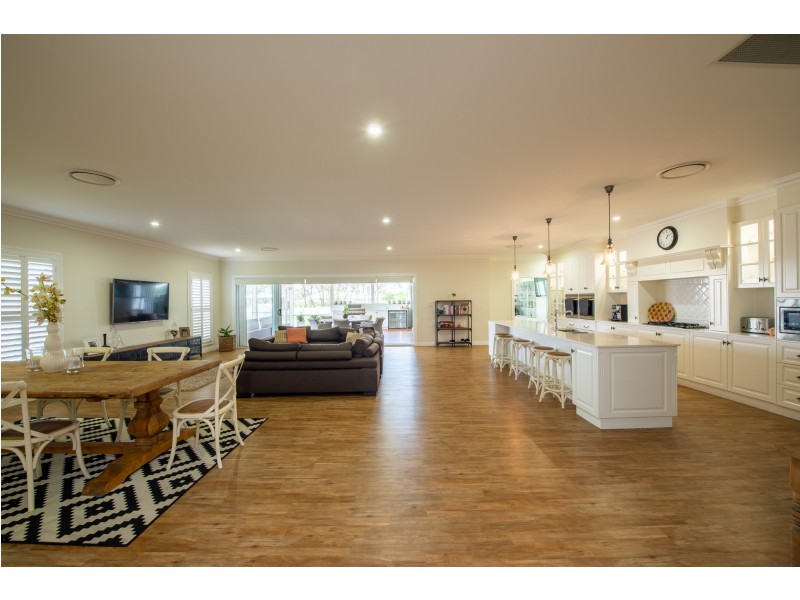 32 Henry Lawson Drive, Dalby QLD 4405