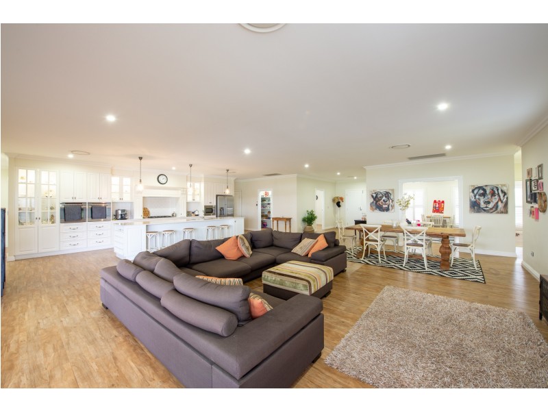 32 Henry Lawson Drive, Dalby QLD 4405