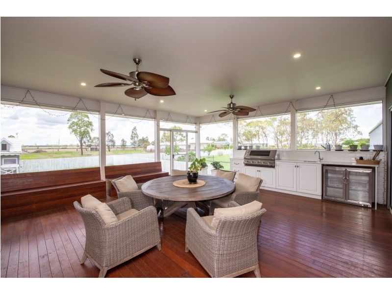 32 Henry Lawson Drive, Dalby QLD 4405