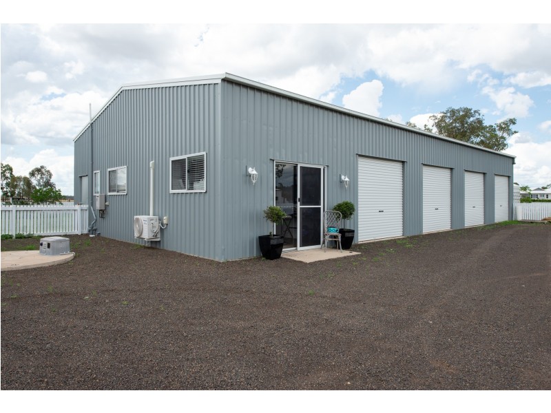 32 Henry Lawson Drive, Dalby QLD 4405