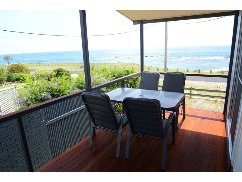 7 Waratah Crescent, Minnie Water NSW 2462