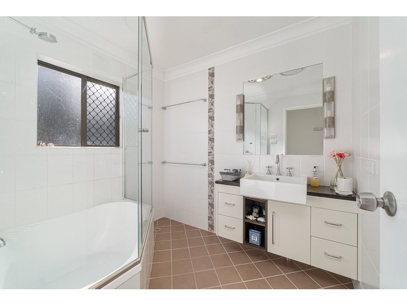 148 Lynne Grove Avenue, Corinda QLD 4075