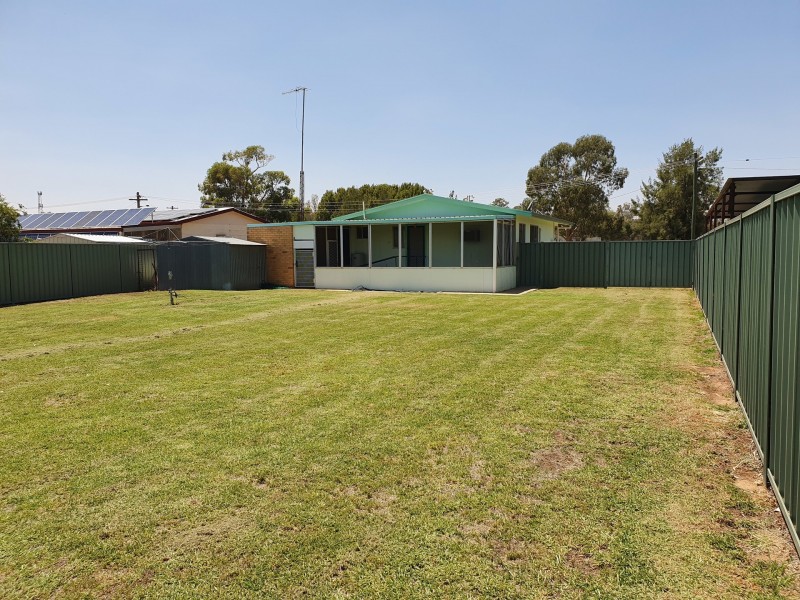 6 Brooks Crescent, Darlington Point NSW 2706
