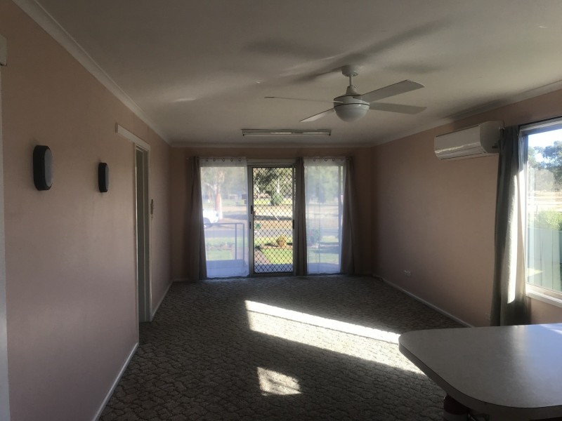 6 Brooks Crescent, Darlington Point NSW 2706