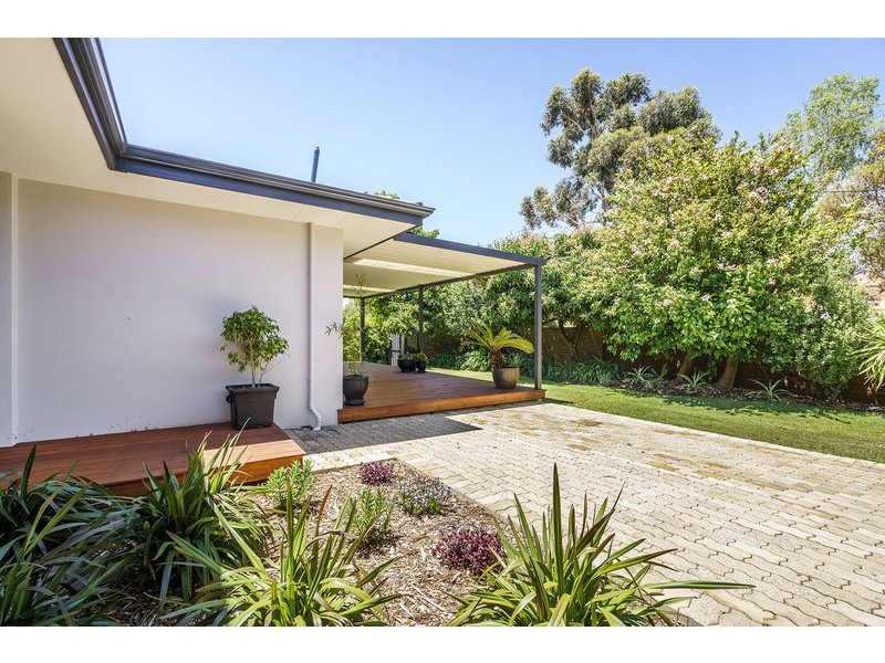 2 Clarke Way, Bateman WA 6150