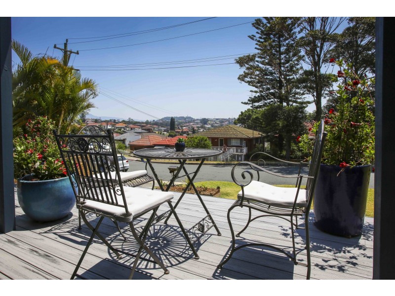 19 Trevor Avenue, Lake Heights NSW 2502