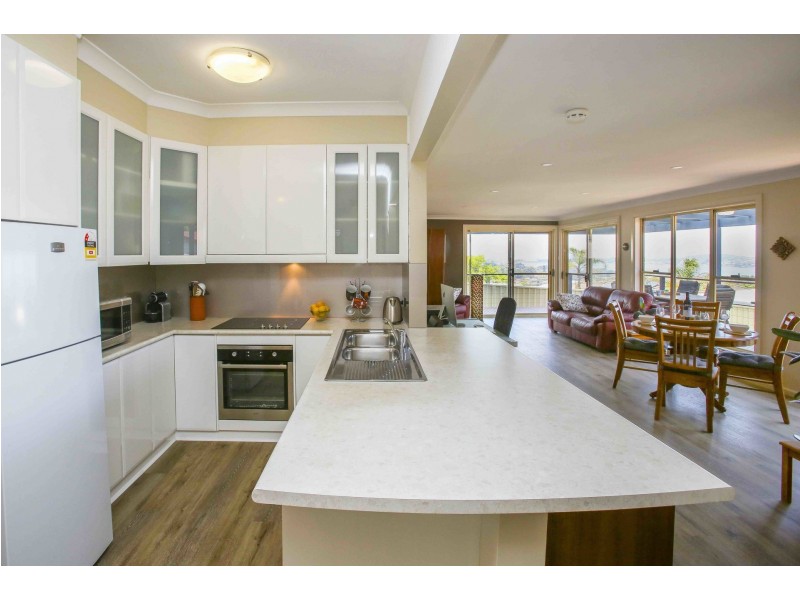 19 Trevor Avenue, Lake Heights NSW 2502