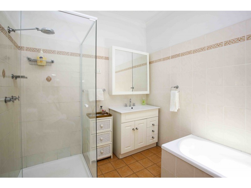 19 Trevor Avenue, Lake Heights NSW 2502