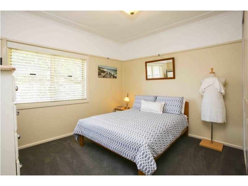 19 Trevor Avenue, Lake Heights NSW 2502