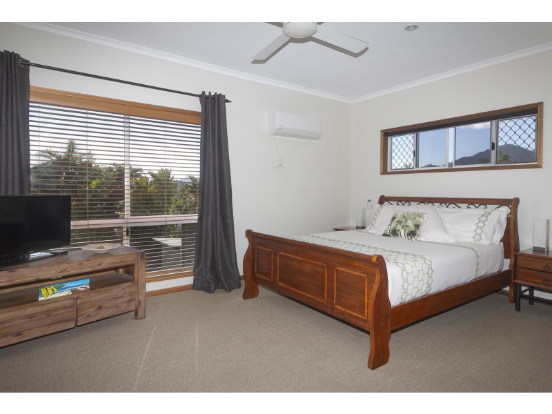 12 Albizia Close, Redlynch QLD 4870