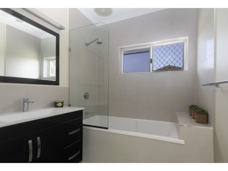 12 Albizia Close, Redlynch QLD 4870