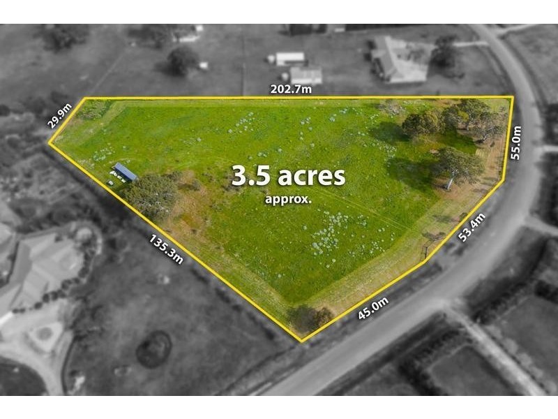 35 Callaway Drive, Mickleham VIC 3064