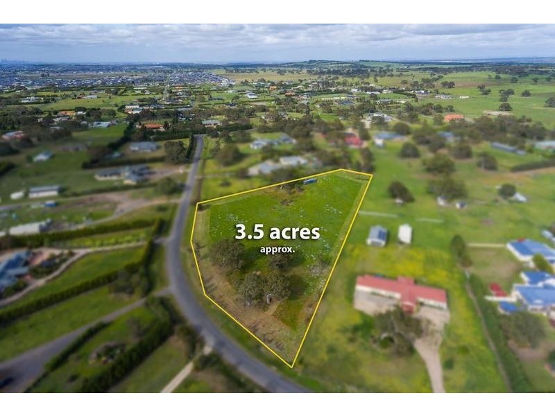 35 Callaway Drive, Mickleham VIC 3064