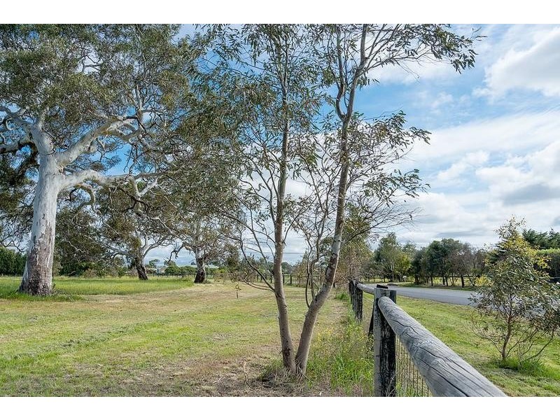 35 Callaway Drive, Mickleham VIC 3064