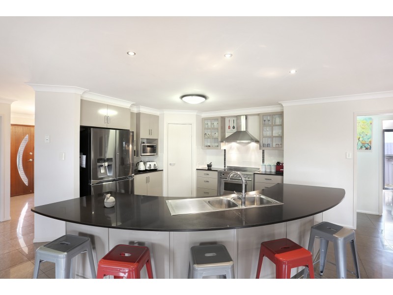 27 Wigan Avenue, Highfields QLD 4352