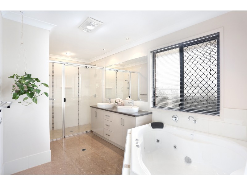 27 Wigan Avenue, Highfields QLD 4352