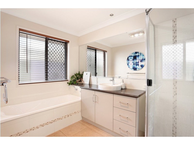 27 Wigan Avenue, Highfields QLD 4352