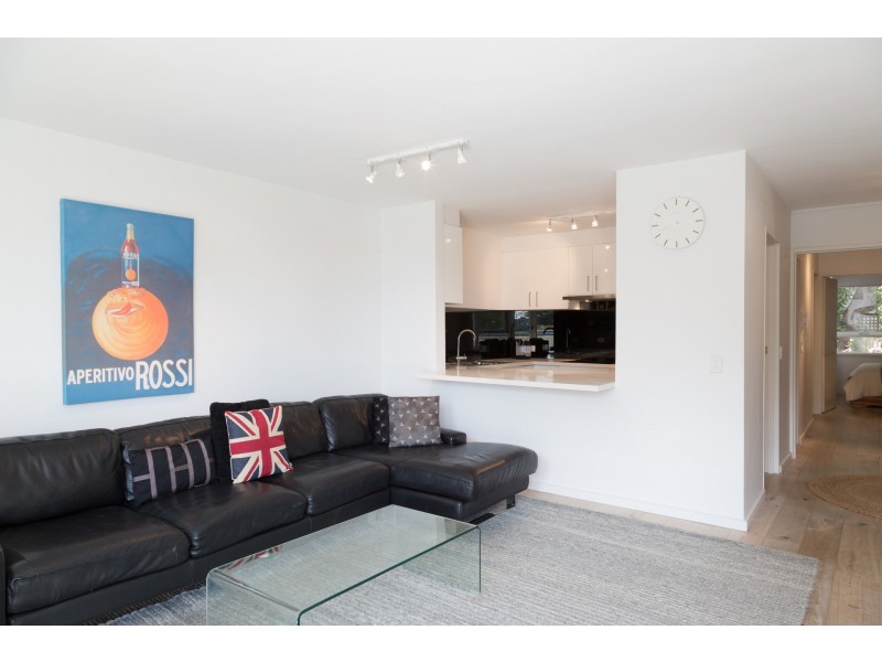 3/43-44 Marine Parade, St Kilda VIC 3182