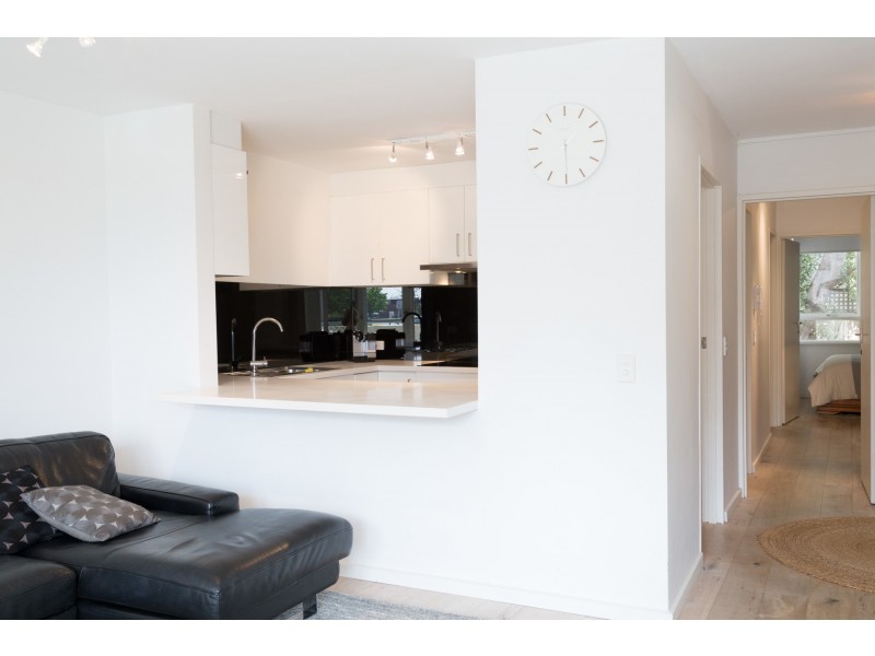 3/43-44 Marine Parade, St Kilda VIC 3182