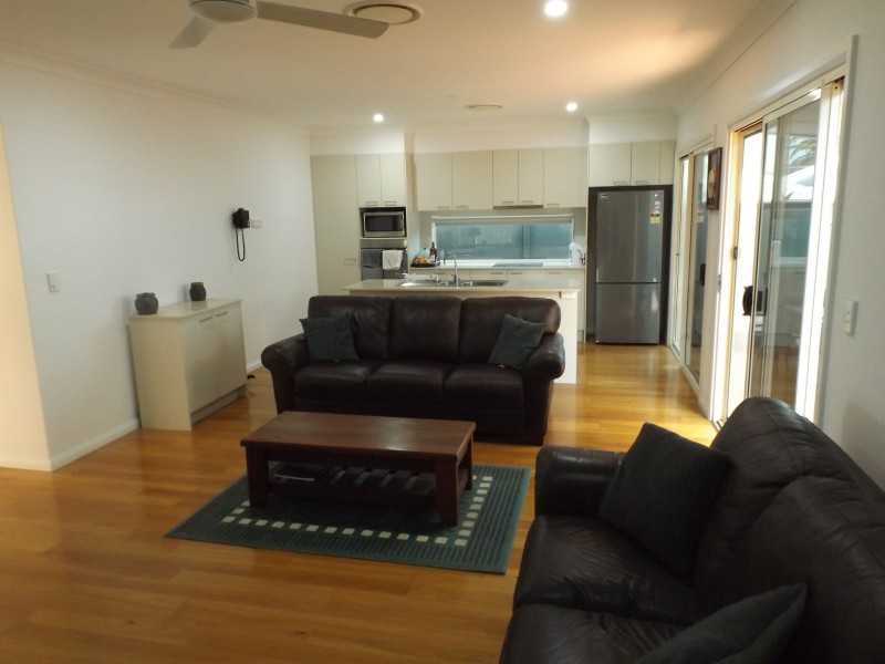 8 Southern Ocean Street, Lake Cathie NSW 2445