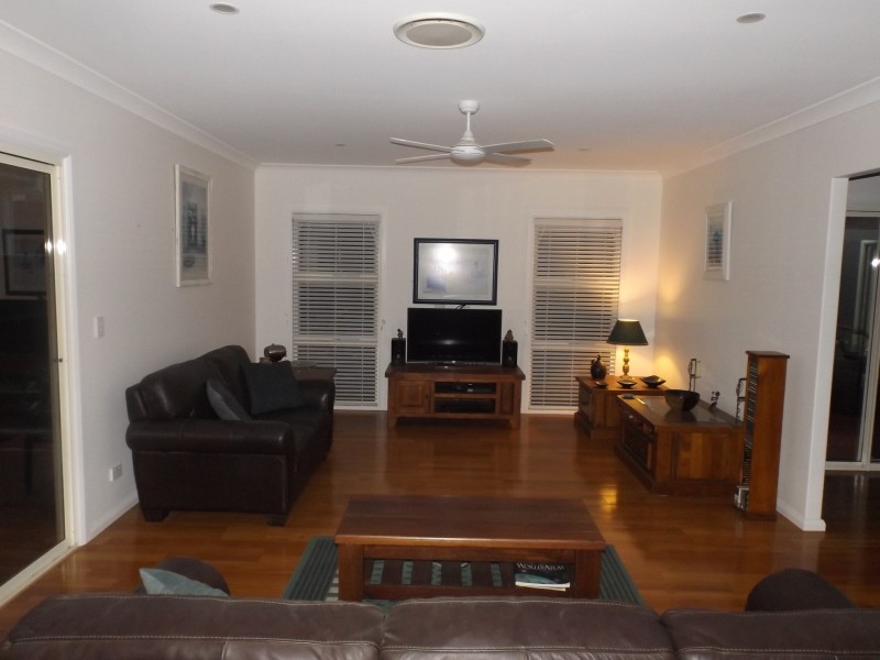 8 Southern Ocean Street, Lake Cathie NSW 2445