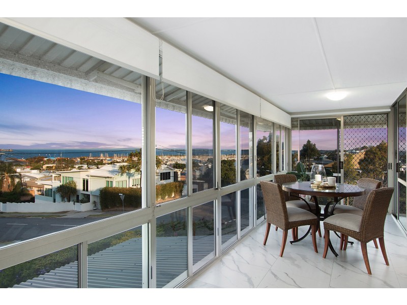75 Nelson Parade, Manly QLD 4179
