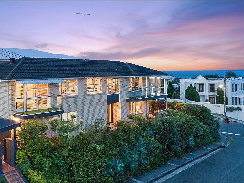 75 Nelson Parade, Manly QLD 4179