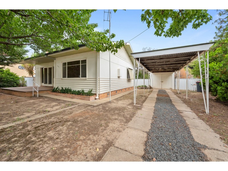 393 Nowland Avenue, Lavington NSW 2641